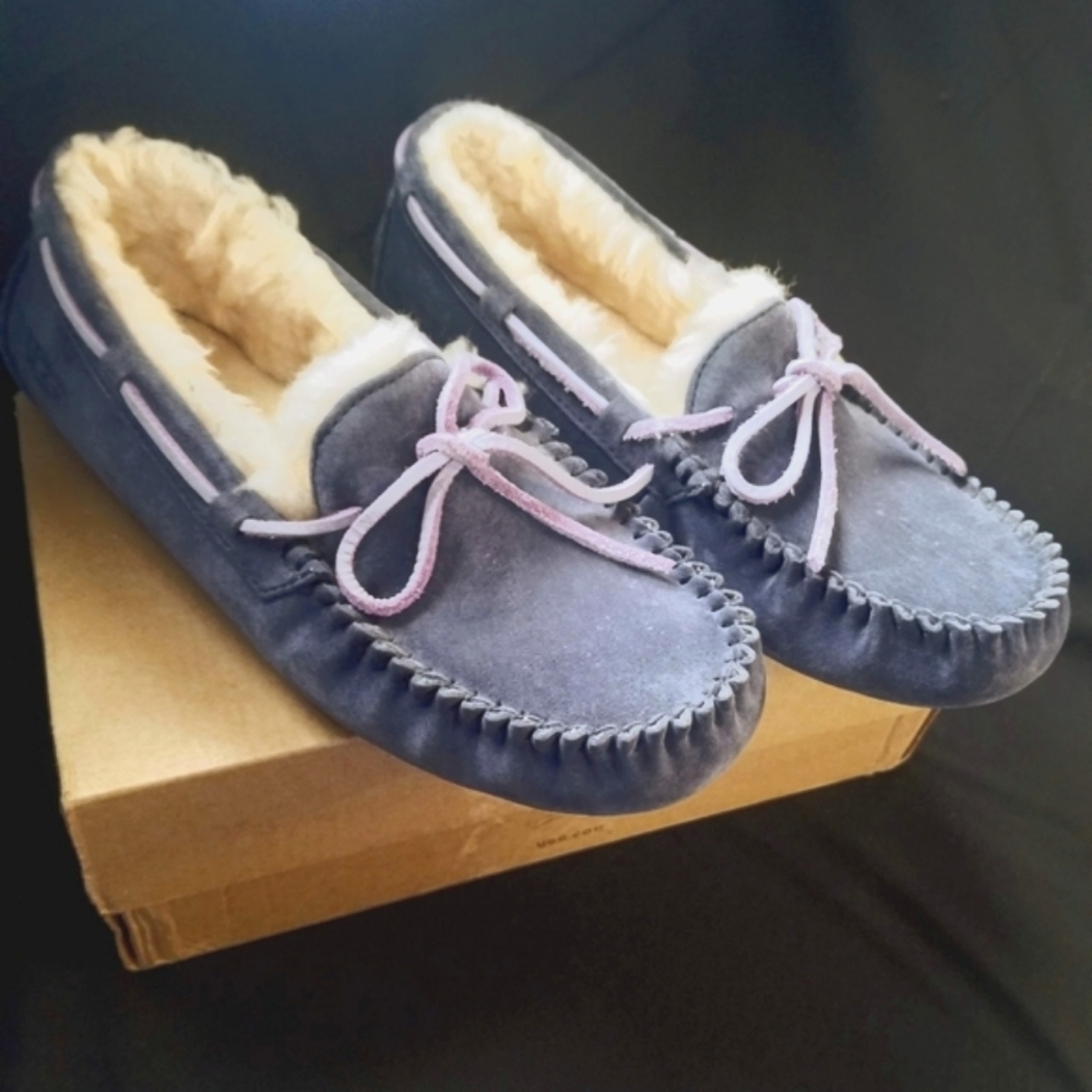 UGG DAKOTA Womens Moccasins Peacoat Size 6 Great, SUPERB CONDITION